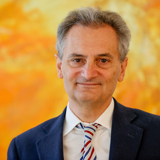 Herr Prim. Univ.-Prof. Dr. Richard Greil Herr Prim. Univ.-Prof. Dr. Richard Greil