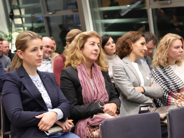 Web251112katharinaschiffl 4626