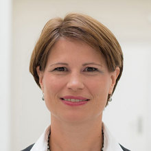 Frau  Dr. Monika Vögele