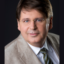 Herr  Univ.-Prof. Dr. Ernst Agneter, MBA