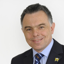 Herr Dr. Rainer Riedl