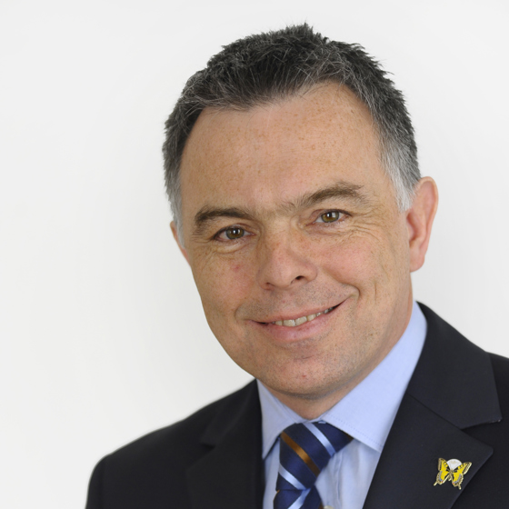 Herr Dr. Rainer Riedl