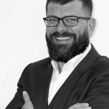 Herr Tom Roschanek Herr Tom Roschanek