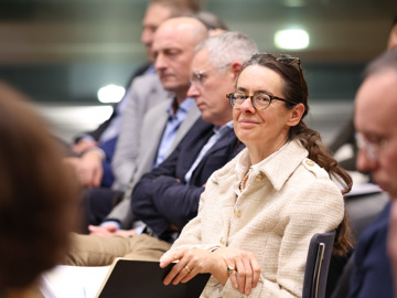 Web251112katharinaschiffl 4554