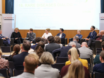 Web251112katharinaschiffl 4601