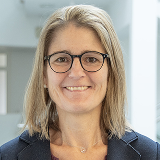 Frau Dr. Martina Friedl