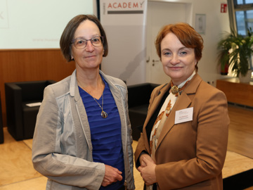 Web251112katharinaschiffl 4143