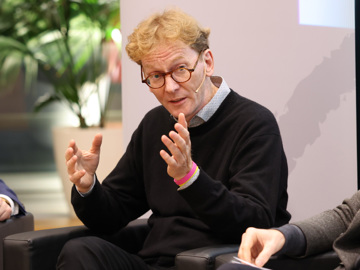 Web251112katharinaschiffl 4360